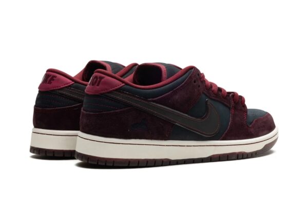 NIKE SB DUNK LOW PRO QS "RIOT SKATESHOP"
